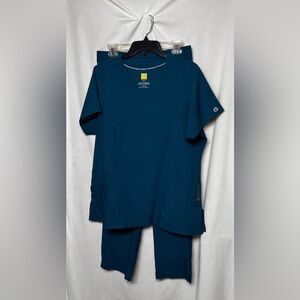 Wonder Wink W123 Caribbean-Shirt is large and Pant is med petite set is $25
